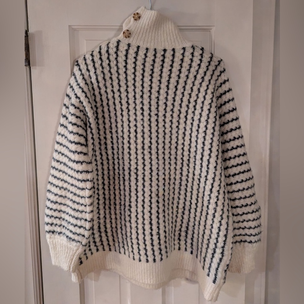 Women’s FRNCH Sweater. M/L